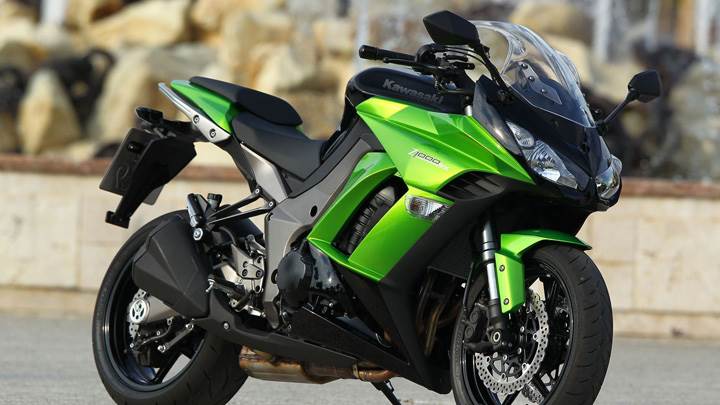 Kawasaki Z1000SX In Gren Side Pose